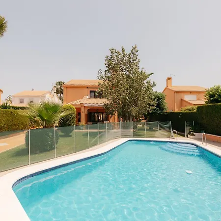 Piscina & Espacio & Confort Entre Playa Y Montana Holiday home