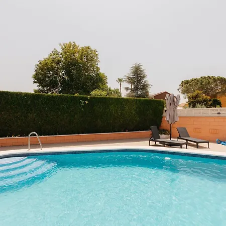 Piscina & Espacio & Confort Entre Playa Y Montana Holiday home *