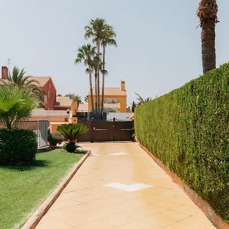 Piscina & Espacio & Confort Entre Playa Y Montana Holiday home *