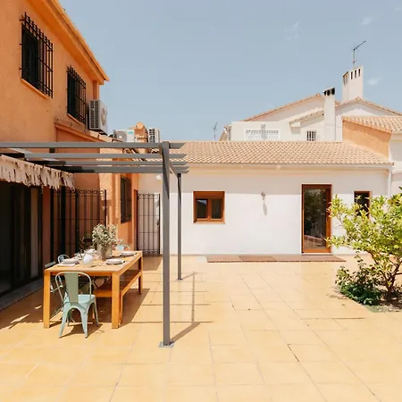 Piscina & Espacio & Confort Entre Playa Y Montana Holiday home
